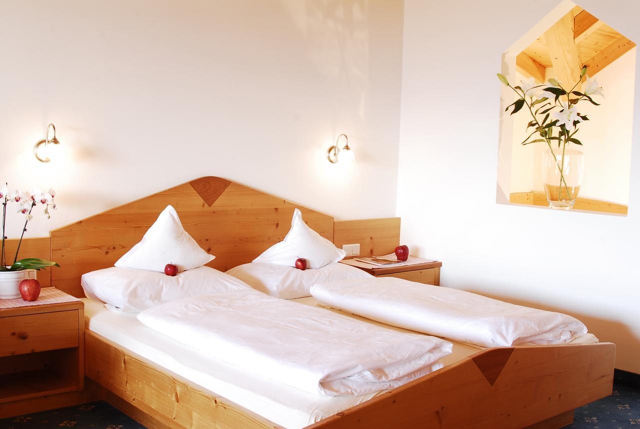 Small Hotel Sonne Tirolo Eksteriør billede