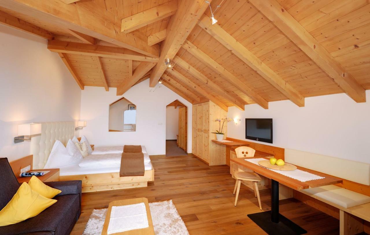 Small Hotel Sonne Tirolo Eksteriør billede